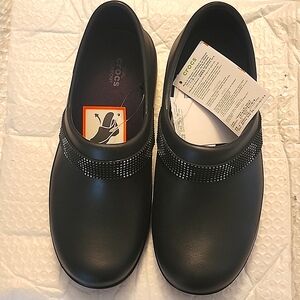 NWT Crocs Slip Resisitant Work Shoes...Black.. Size 8